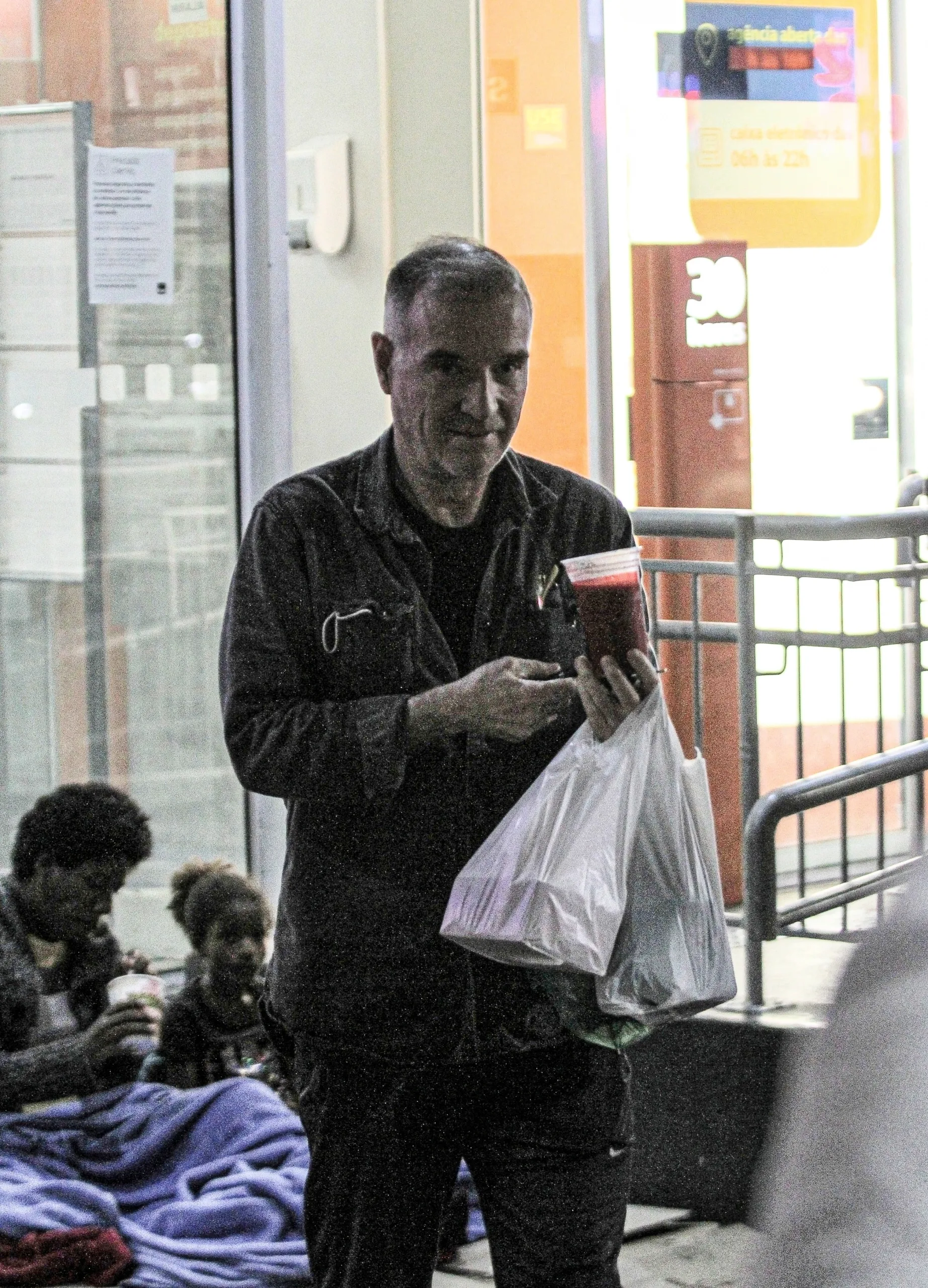 Eike Batista e o filho mais novo, Balder, em lanchonete do Rio de Janeiro