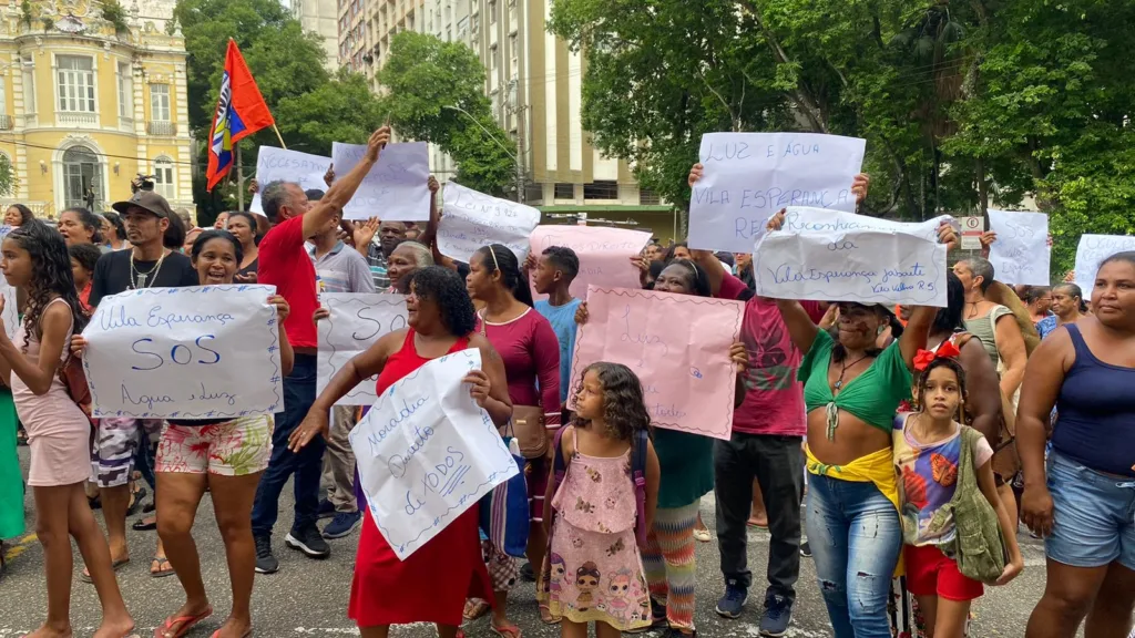 Protesto na frente do Palácio Anchieta