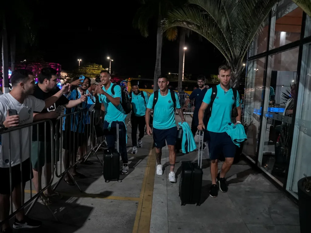 Chegada do Grêmio ao ES para jogo no Kleber Andrade