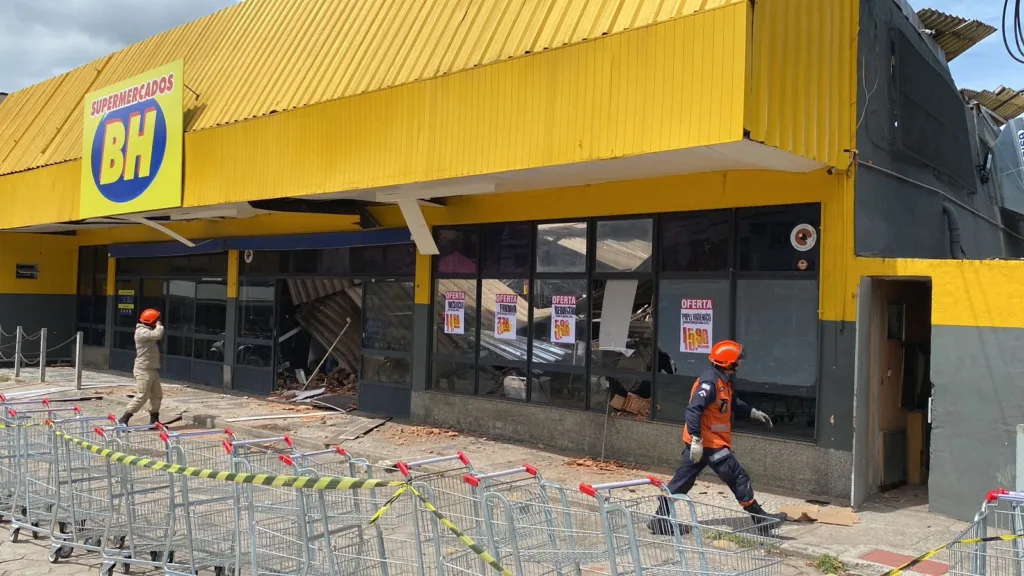 Supermercado BH desaba em Paul, Vila Velha