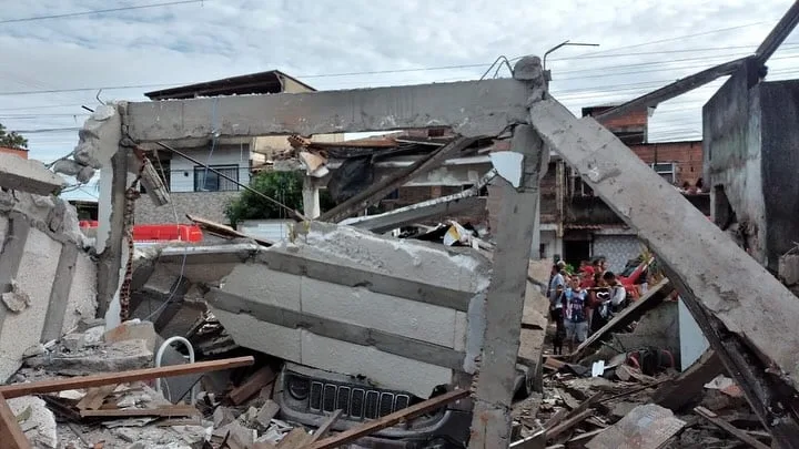 Explosão de gás - Casa desaba - Vila Velha