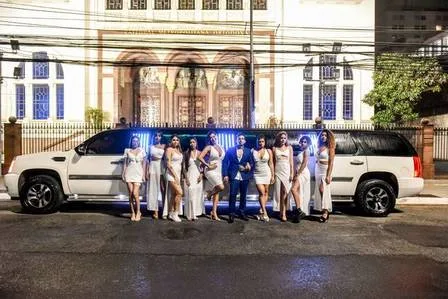 Modelo brasileiro viraliza ao se casar