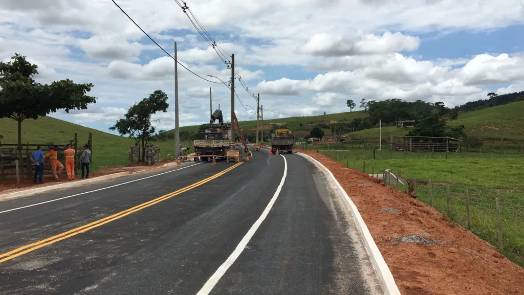 retirada postes estrada presidente kennedy