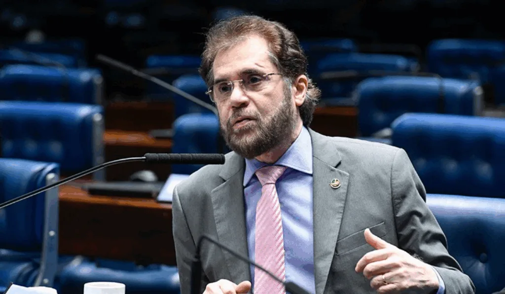 Senador Plínio Valério Senador Plínio Valério