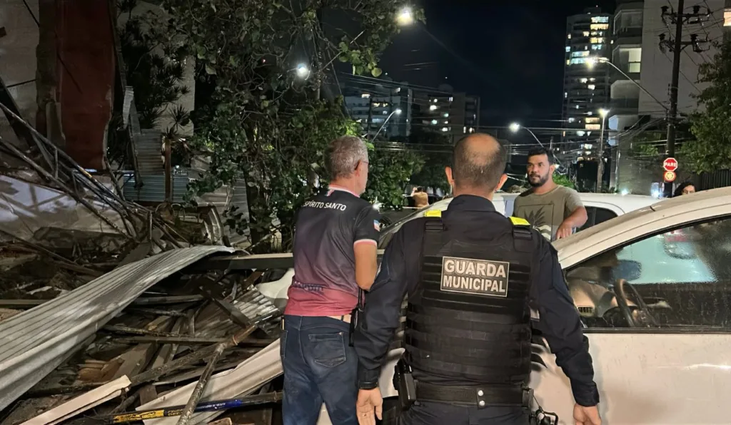 Desabamento do Ginásio Jones dos Santos Neves em Bento Ferreira