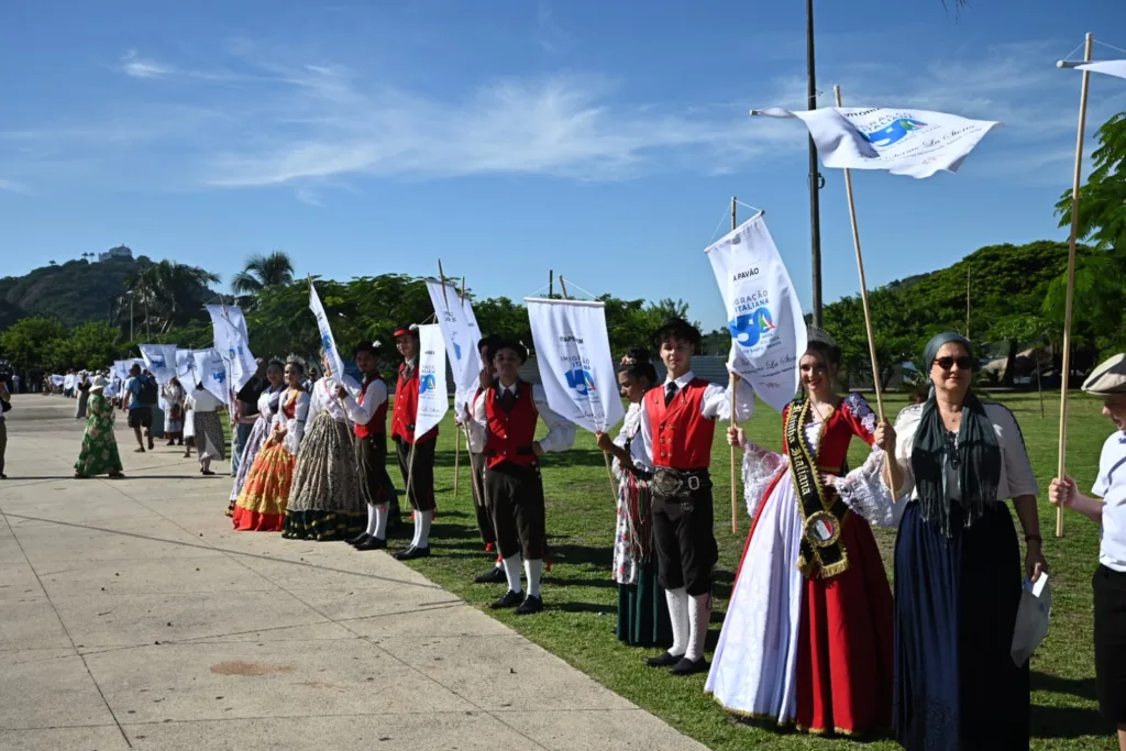 cortejo marítimo da programação dos 150 anos da imigração italian