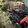 Estrutura caiu e atingiu carros estacionados/Foto: Leitor