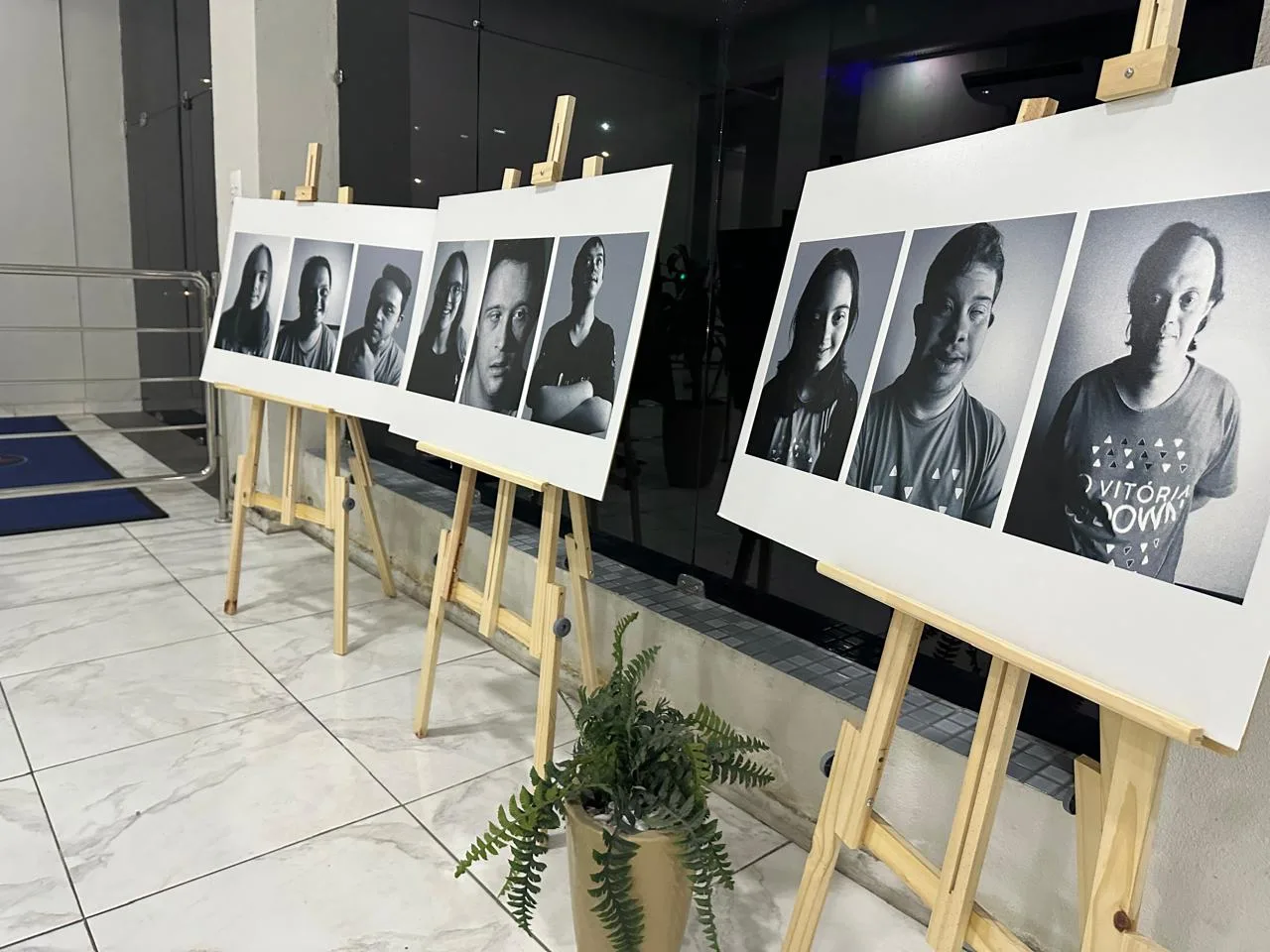 Exposição Olhares da Vitória Down