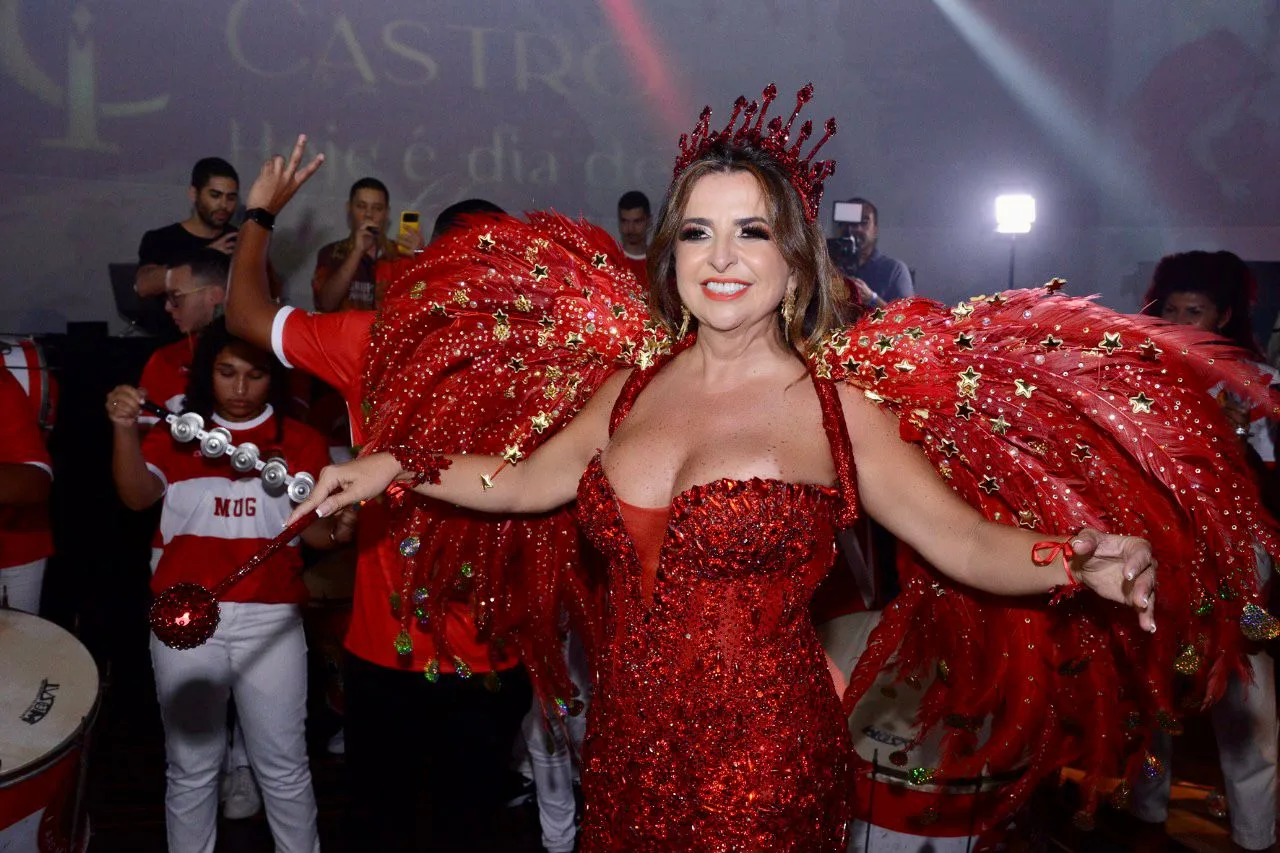 A cerimonialista Ingrid Castro em seu aniversário de 60 anos: só no samba no pé!