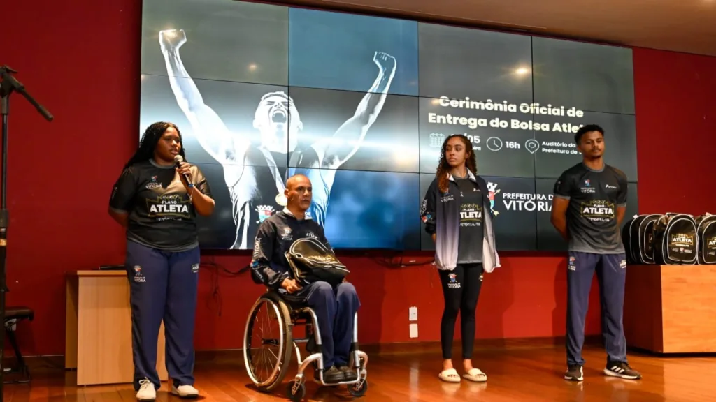 Entrega dos kits do Bolsa Atleta da Prefeitura de Vitória
