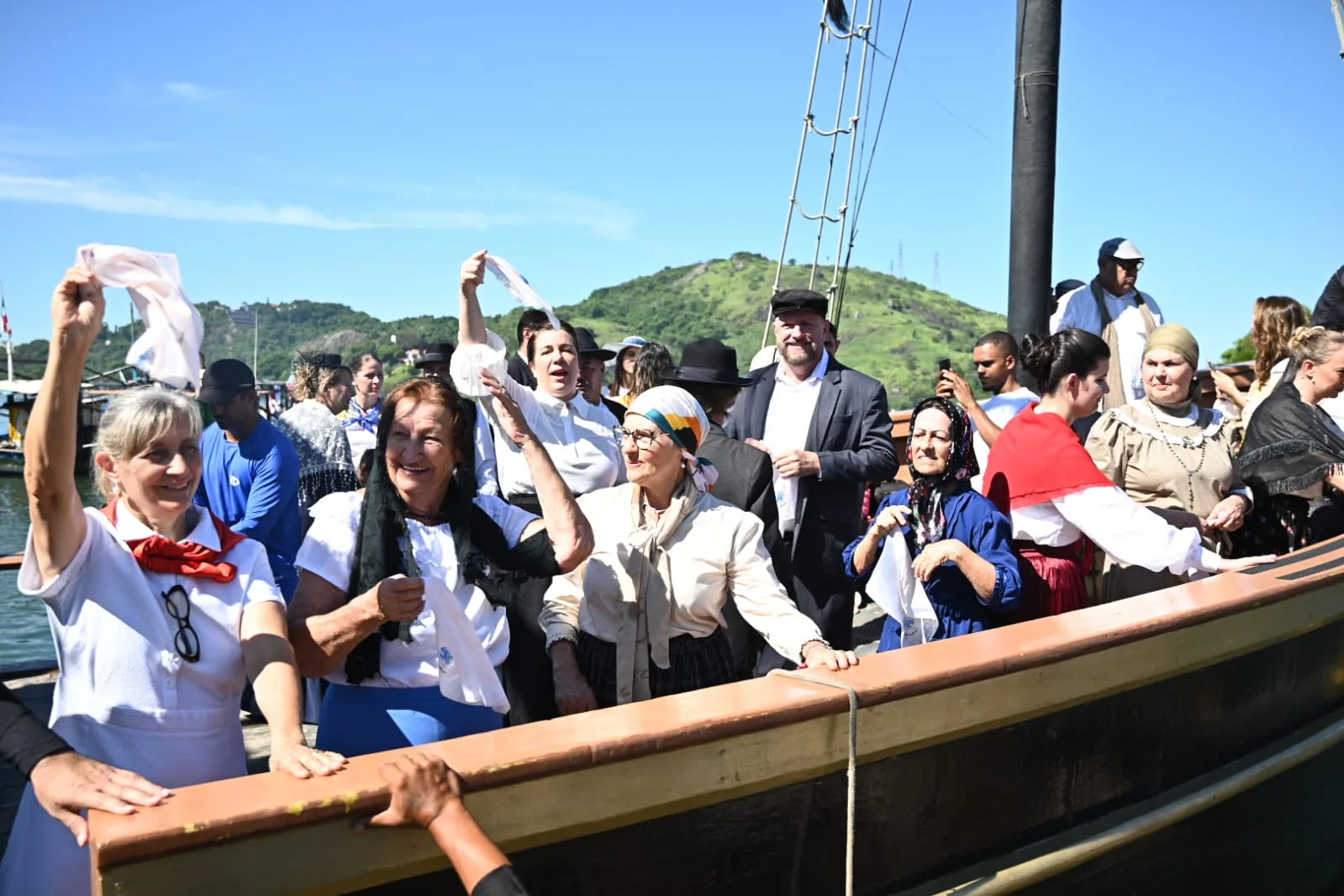 cortejo marítimo da programação dos 150 anos da imigração italian