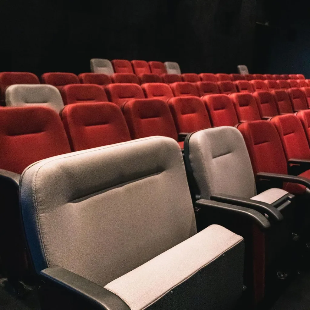 Cinemetrópolis reabre com melhorias