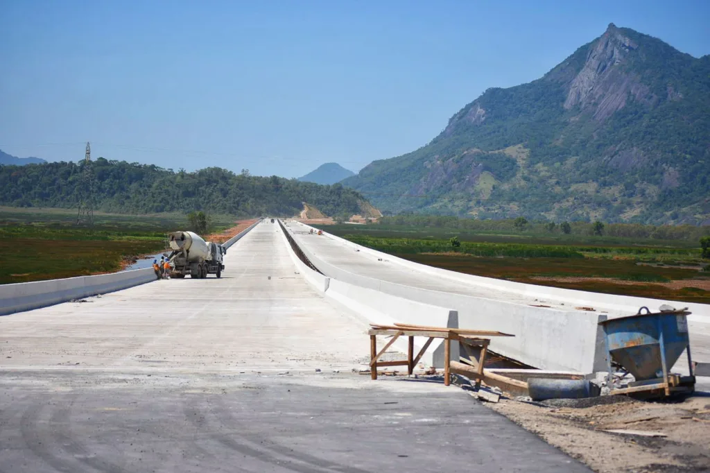 Obras no contorno do Mestre Álvaro