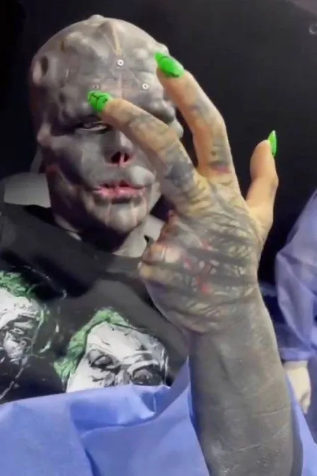 Francês Anthony Loffredo conhecido na internet pelo Projeto Alien Negro