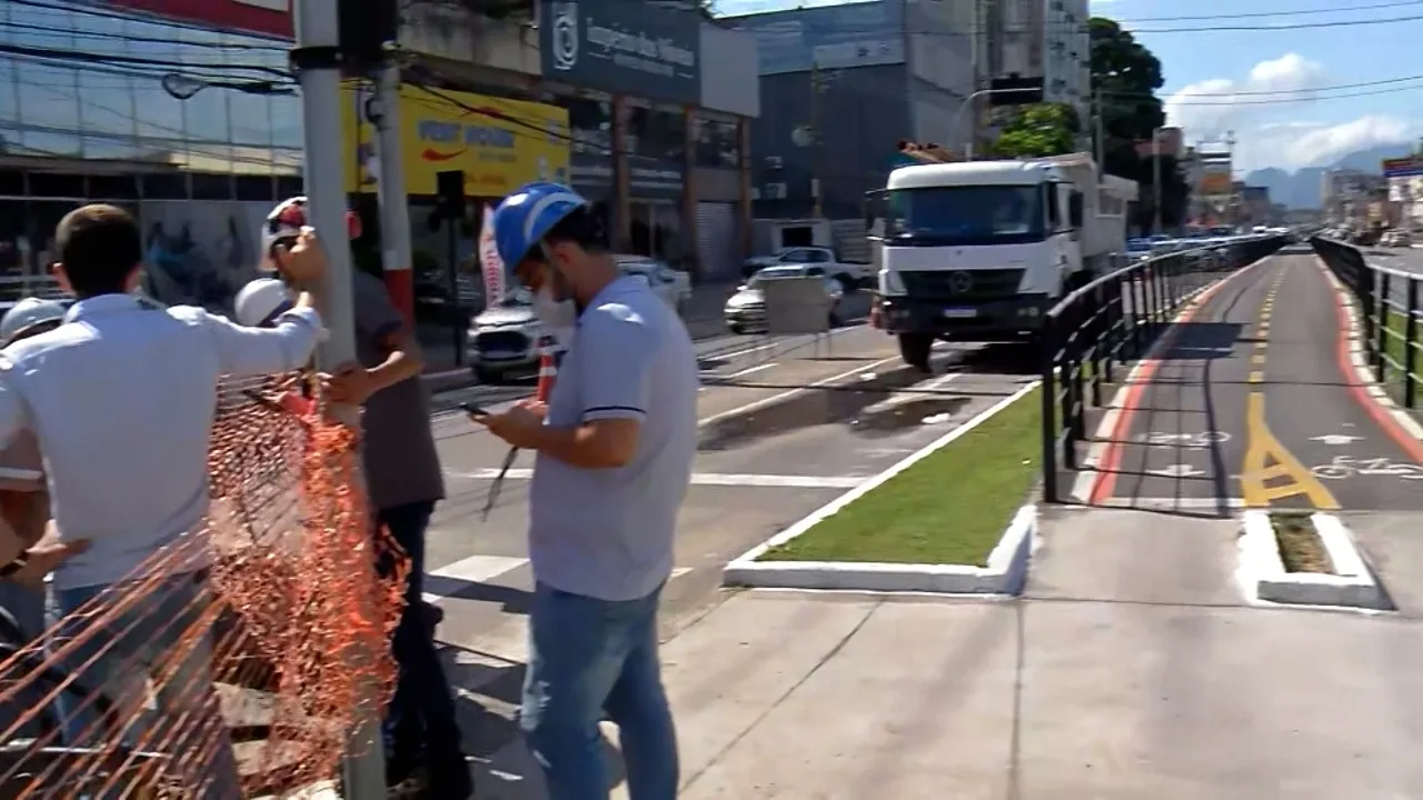 obras na avenida Leitão da Silva