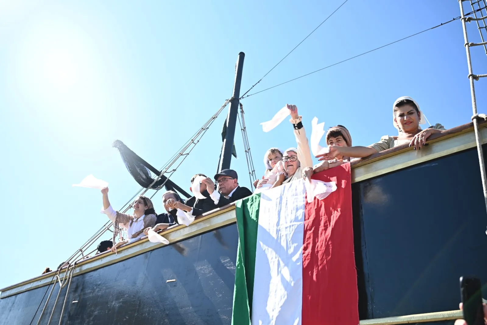 cortejo marítimo da programação dos 150 anos da imigração italian