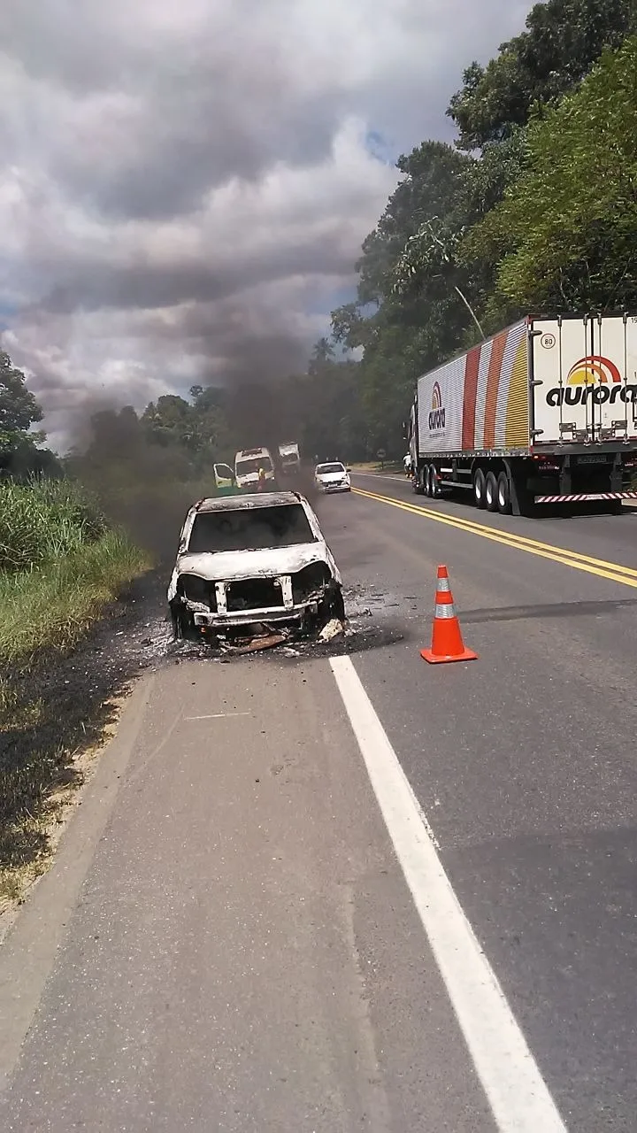 Pega fogo carro BR 101
