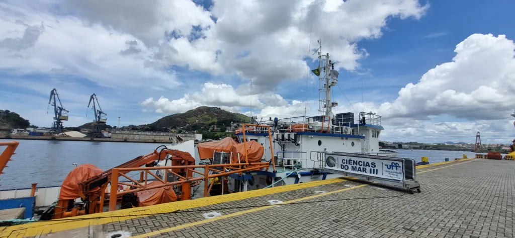 NAVIO-ESCOLA UFES