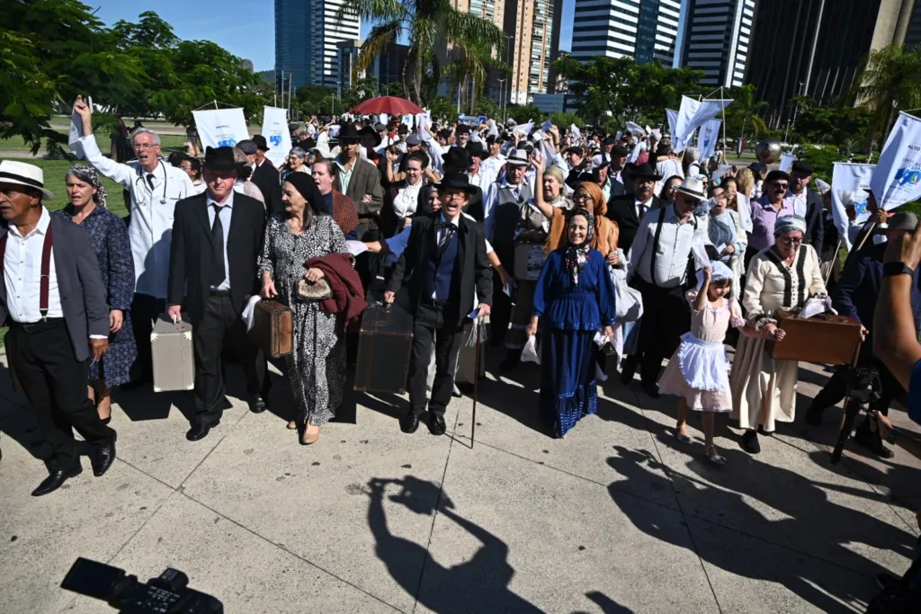 cortejo marítimo da programação dos 150 anos da imigração italian