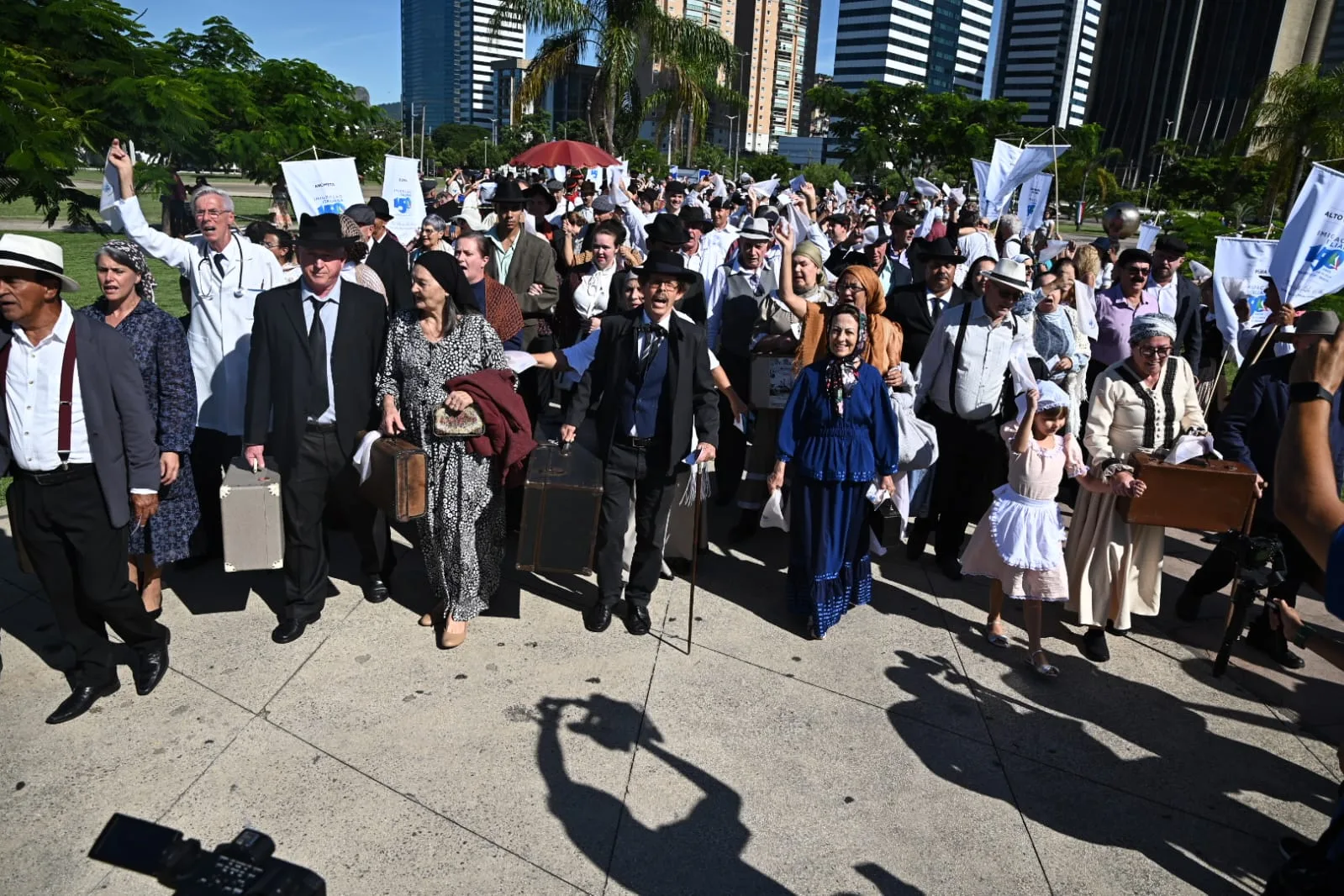 cortejo marítimo da programação dos 150 anos da imigração italian