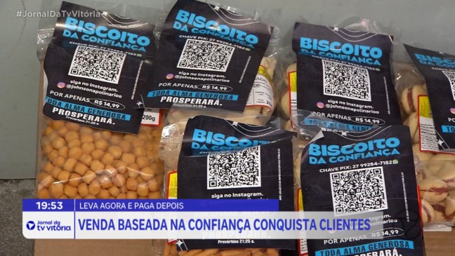 Vendedor ambulante inova com biscoitos da confiança e pix