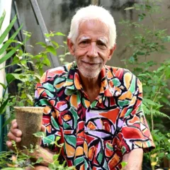 Antônio dos Santos já plantou mais de 300 árvores em Vitória. Foto: Thiago Soares/Folha Vitória
