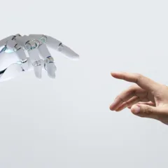 robô toca mão humana inteligência artificial robótica tecnologia