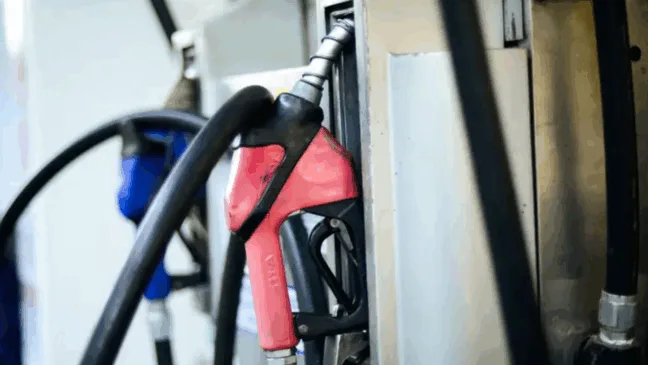 Desde o fim de 2022, os preços da gasolina para as distribuidoras foram reduzidas em R$ 0,22/litro. Foto: Marcello Casal jr/Agência Brasil