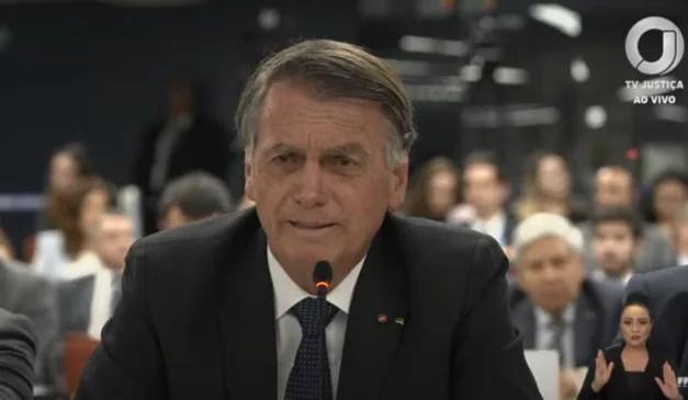 Jair Bolsonaro presta depoimento no STF