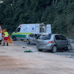 Acidente na BR-101 com dois carros deixa uma pessoa morta