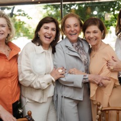 50 amigas tão bacanas quanto a aniversariante celebrando a vida juntas