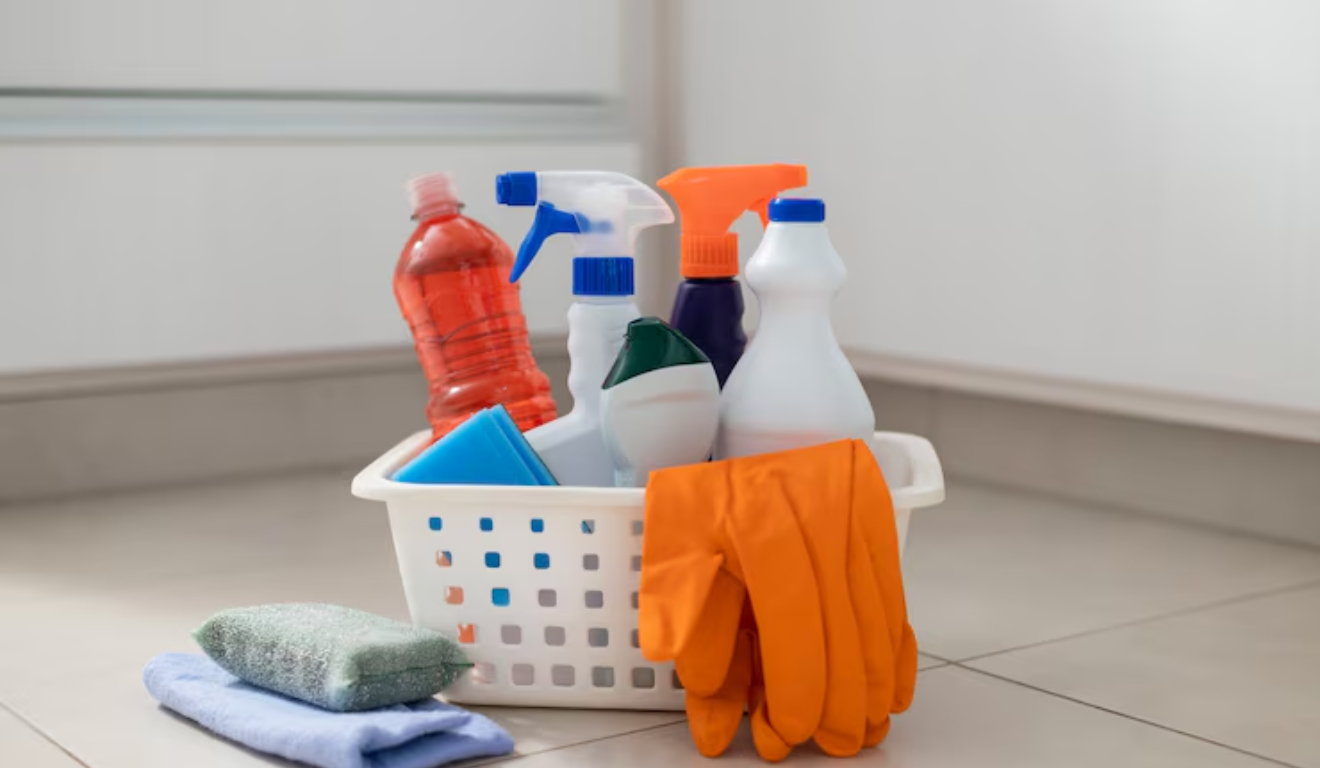 Produtos de limpeza (Foto: Freepik)