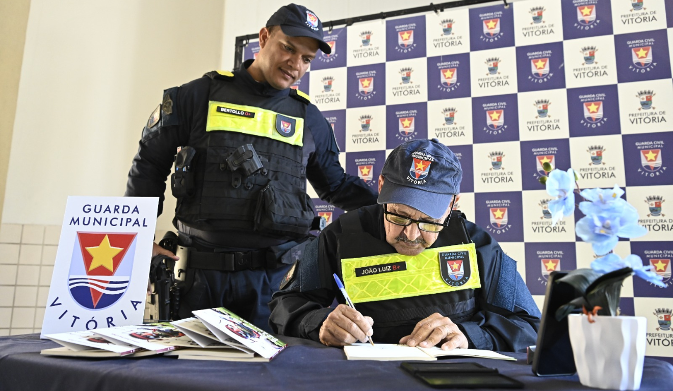 Guarda Municipal aposenta e é homenageado