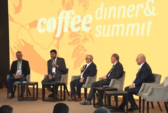 Setor cafeeiro debate impactos da infraestrutura portuária na exportação no
10º Coffee Dinner & Summit