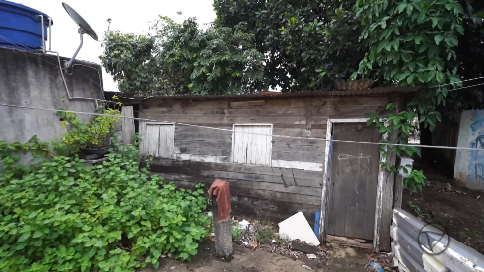 Mãe de seis filhos recebe apoio para construir nova casa