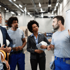 Entre as qualificações estão automação industrial e segurança do trabalho. Foto: Freepik