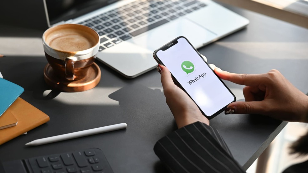 WhatsApp vai trazer anúncios na aba “Atualizações” e lançar opção de assinatura