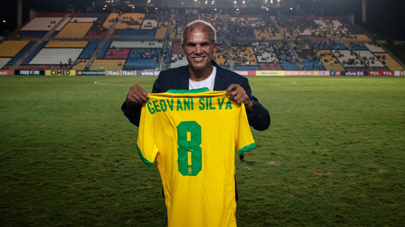 Geovani Silva como chefe de delegação da seleção brasileira sub-20 no Kleber Andrade