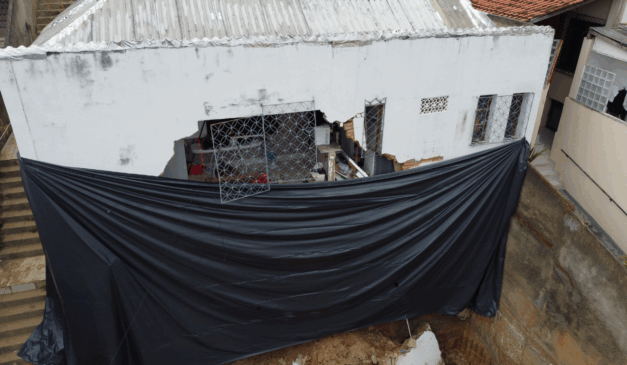 Parte de residência desaba em Colatina (Foto: Prefeitura de Colatina)