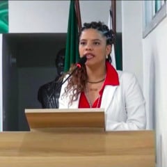 Vereadora Açucena durante sessão na Câmara de Cariacica (foto: reprodução vídeo)