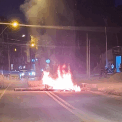 Menino de 11 anos morre atropelado por moto no ES; família faz protesto
