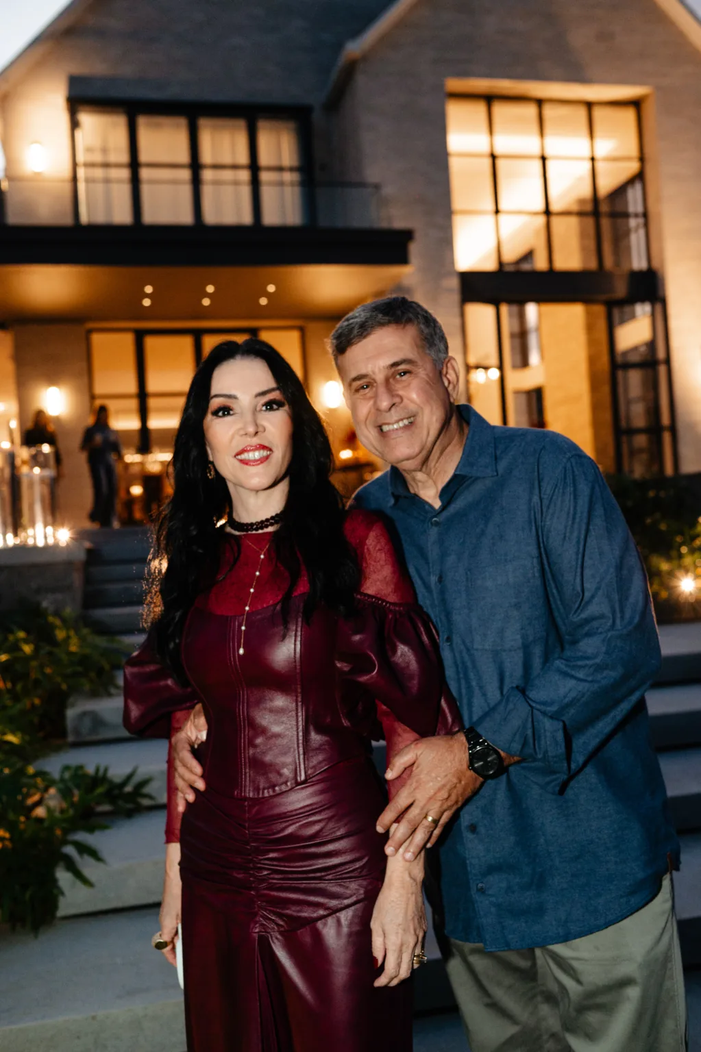 Claudia Mameri abre a casa de campo e antecipa o inverno nas montanhas