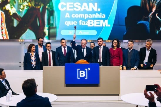 O governador Renato Casagrande abre o leilão da Cesan na B3