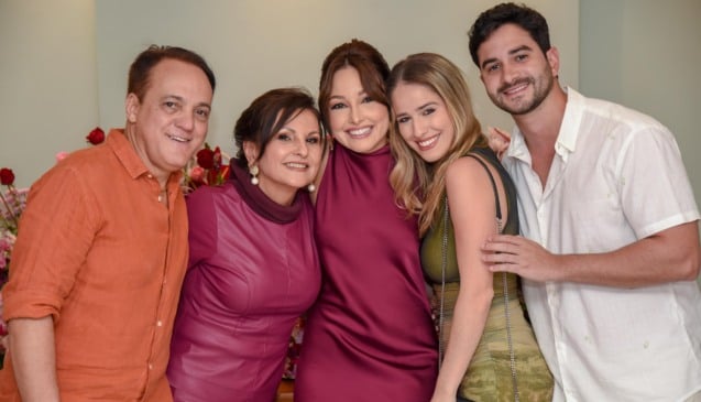 Família em festa para comemorar Julia Leite em seis horas ao som dos anos 80 e sertanejo