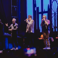 Cleberson Horsth, Kiko, Nando, Ricardo Feghali, Serginho Herval e Fábio Nestares sobem ao palco como Roupa Nova (Foto: Reprodução/Instagram @roupanova)