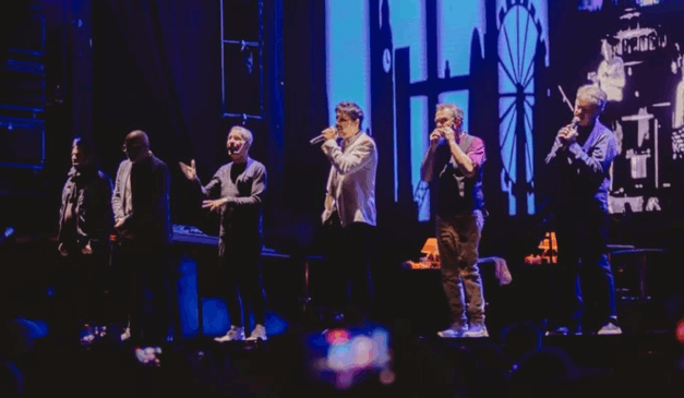 Cleberson Horsth, Kiko, Nando, Ricardo Feghali, Serginho Herval e Fábio Nestares sobem ao palco como Roupa Nova (Foto: Reprodução/Instagram @roupanova)