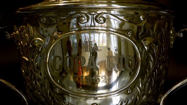 roféus 20.08.2015 Rio de Janeiro, RJ - Brasil - 20/08/2015 - Laranjeiras - Ensaio fotográfico na Sala de Troféus do Fluminense. Foto de Mailson Santana/Fluminense F.C.