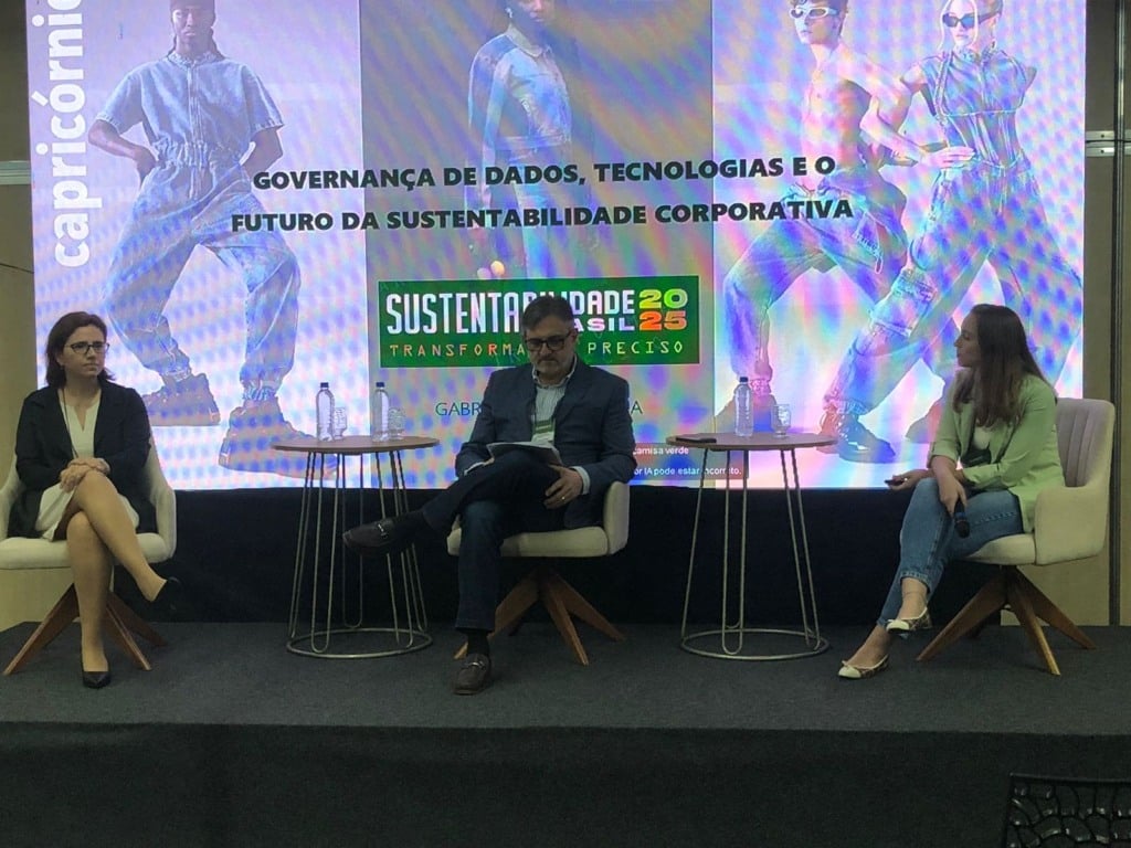 Emília Minieri, Gabryella Cerri e Sandro Benelli debateram governança de dados e ESG na conferência. Crédito: Edu Kopernick