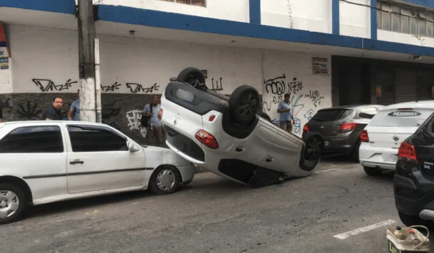 carro capotado centro