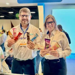 Wanderson e Cris Loss, fundadores do Grupo Lamoia, com os novos produtos lançados.